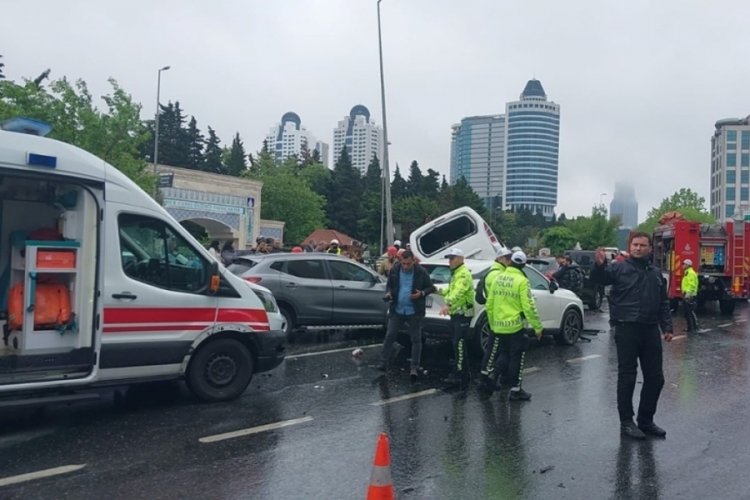 İstanbul'da zincirleme kaza: 8 yaralı