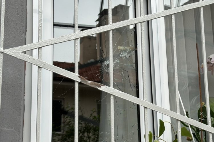 Bursa'da bir kişi boşanma aşamasındaki eşinin evini kurşunladı