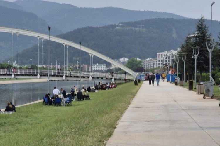 Bursalı vatandaşlar yeşil alanları doldurdu!