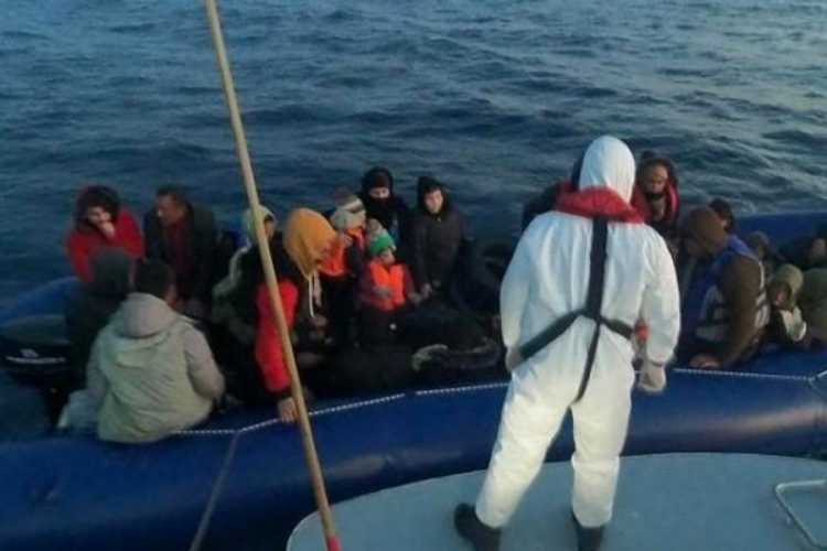 &Ccedil;anakkale'de 20'si &ccedil;ocuk 42 ka&ccedil;ak g&ouml;&ccedil;men yakalandı