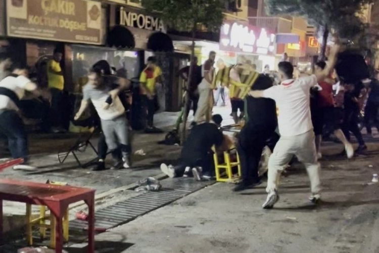 İzmir'de 'G&ouml;ztepe' kutlamalarında ortalık savaş alanına d&ouml;nd&uuml;!