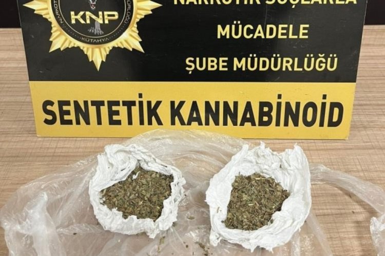 K&uuml;tahya'da  2 kişinin &uuml;zerinde uyuşturucu ele ge&ccedil;irildi