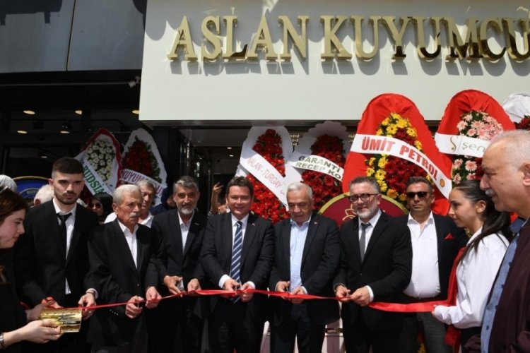 Aslan Kuyumculuk Nilüfer'de kapılarını açtı