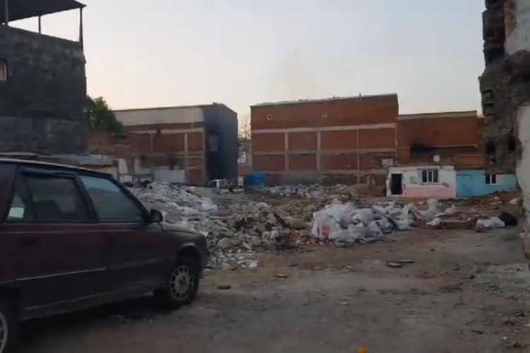 Bursa Vişne Caddesi'nde hurda kokusu rahatsız ediyor!