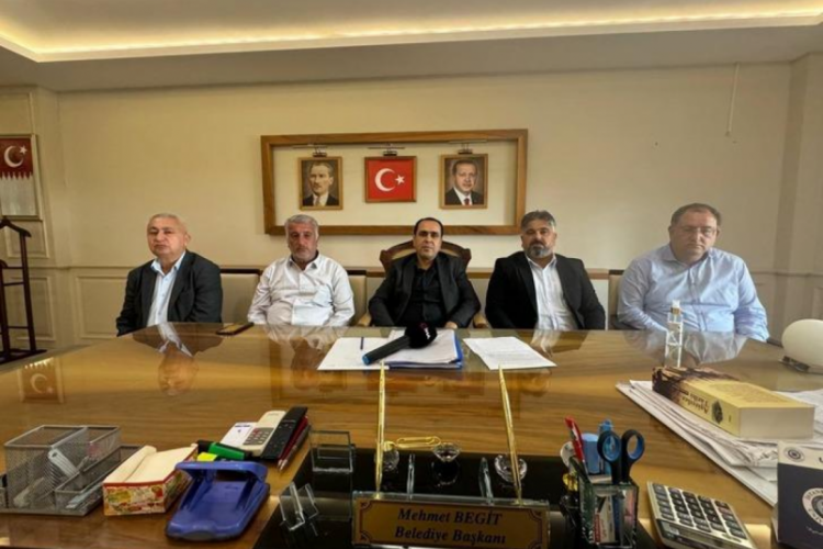 Birecik Belediye Başkanı Begit ve meclis &uuml;yeleri partisinden istifa etti!