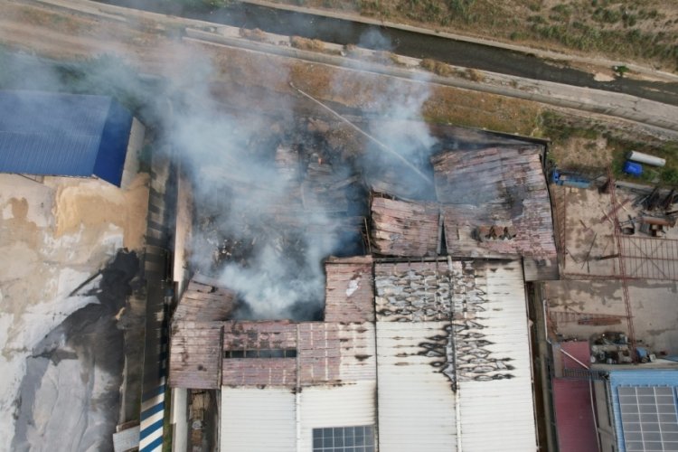 Kahramanmaraş'ta fabrika yangınının boyutu g&uuml;n ağarınca ortaya &ccedil;ıktı