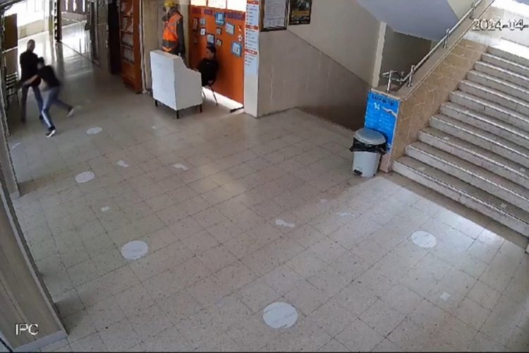 Ankara'da &ouml;ğrenci dehşeti: Pusu kurup &ouml;ğretmenini bı&ccedil;akladı