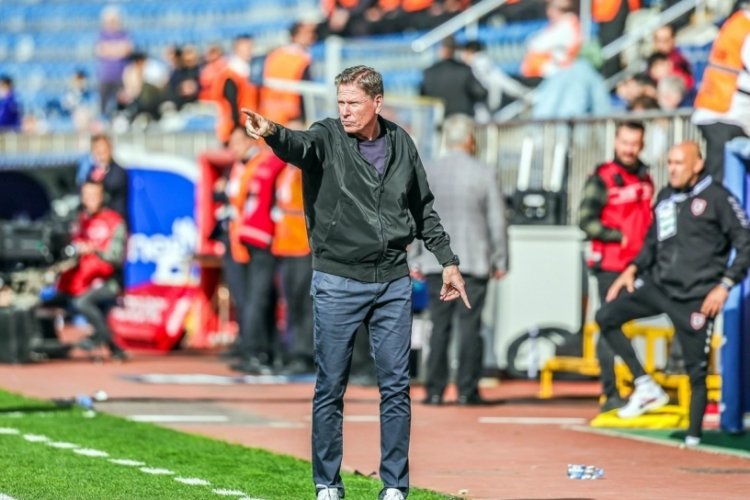 Yabancı teknik direkt&ouml;r tarafından &ccedil;alıştırılan tek ekip olarak Samsunspor kaldı