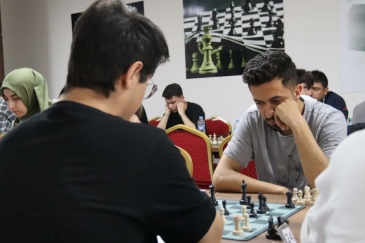Elazığ'da satranç turnuvası sona erdi! Dereceye girenlere ödülleri verildi