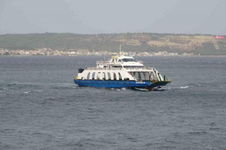 Çanakkale'de bazı feribot seferleri iptal edildi