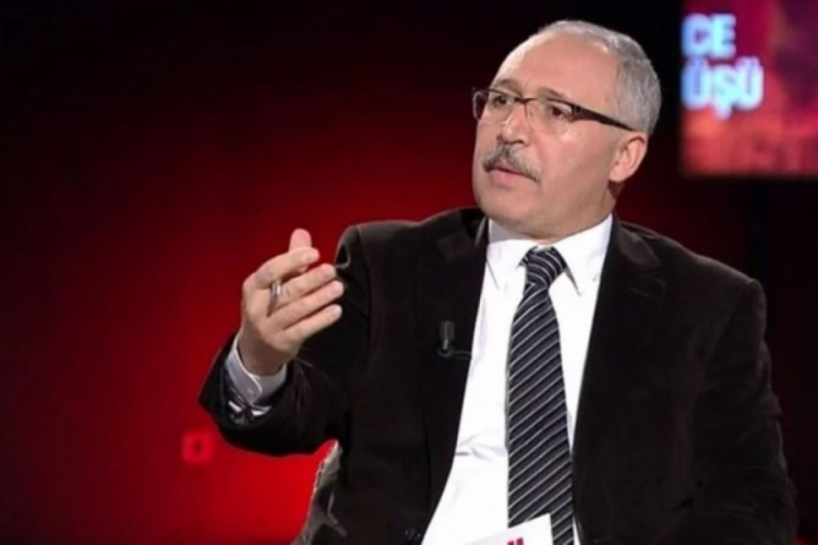 Abdulkadir Selvi'nin yazılarına Mehmet &Ccedil;ek'ten sert tepki!
