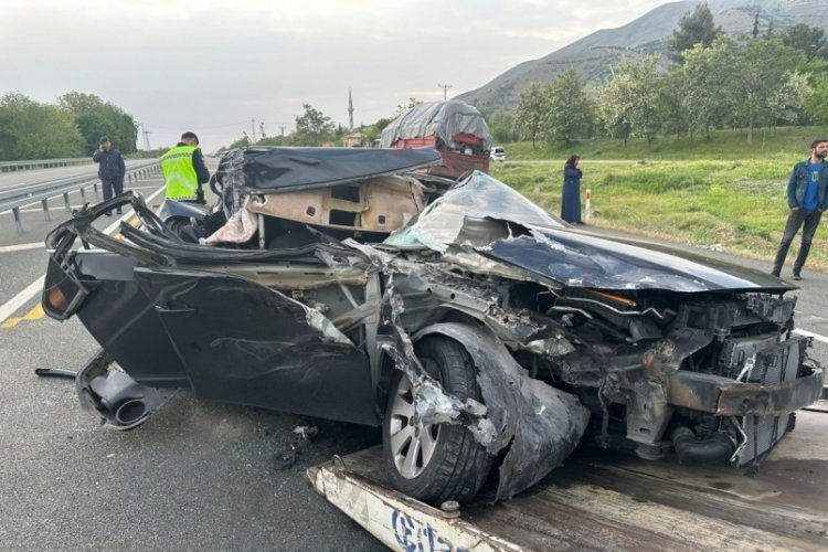 Elazığ'da kamyon ile otomobil &ccedil;arpıştı: 4 yaralı