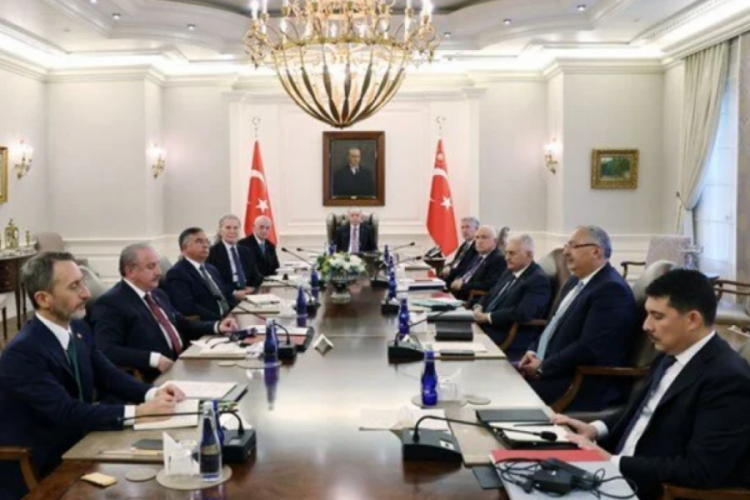 Y&uuml;ksek İstişare Kurulu'nda yeni 'anayasa' vurgusu