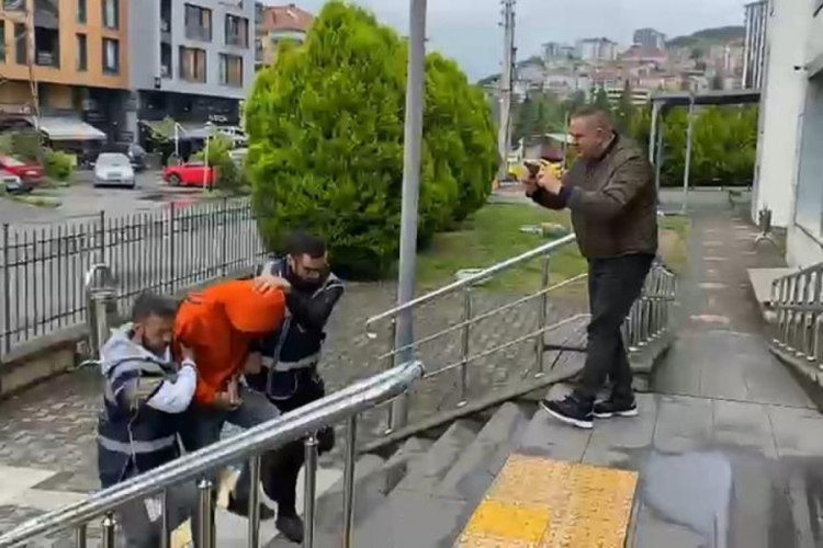 Takıntılı eski sevgilinin yaptığı şoke etti! Otomobiline bomba d&uuml;zeneği koydu