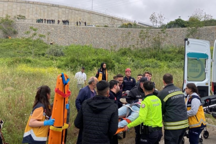 Darıcasporlu gen&ccedil; futbolcunun acı sonu: 140 kilometre hızla istinat duvarından d&uuml;şt&uuml;ler