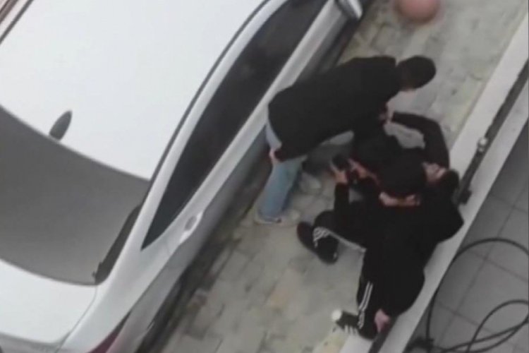 İstanbul'da parkta kavga! 17 yaşındaki gen&ccedil; bı&ccedil;aklandı