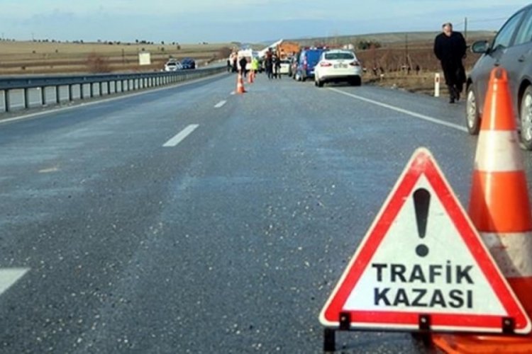 Şanlıurfa'da kamyonet ile otomobil &ccedil;arpıştı: 10 yaralı