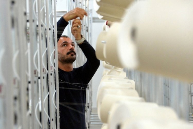 Deprem b&ouml;lgesinde fabrikalar &ccedil;alıştıracak iş&ccedil;i bulamıyor