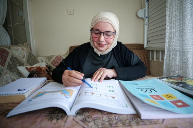 Bursa'da 75 yaşındaki kadın liseden mezun olup torunlarından önce üniversite okumak istiyor