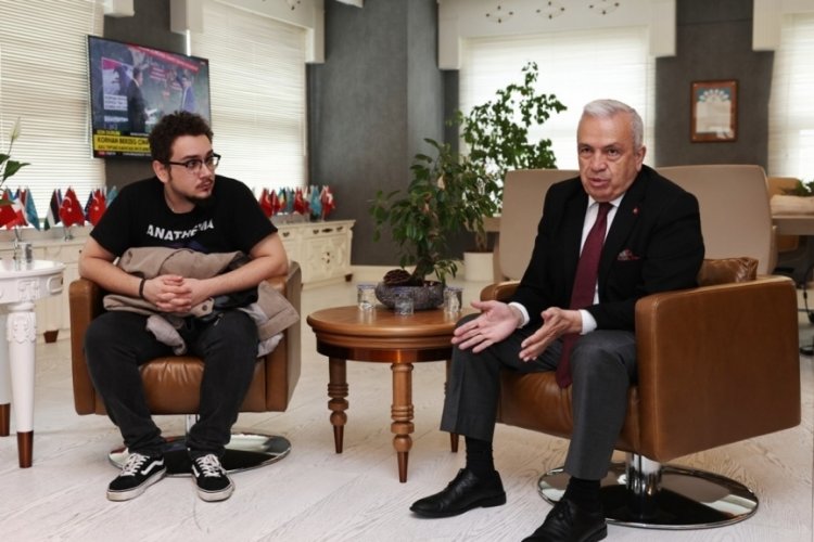 Nil&uuml;fer Belediye Başkanı Şadi &Ouml;zdemir, gen&ccedil;lerin sorunlarını ve beklentilerini dinledi