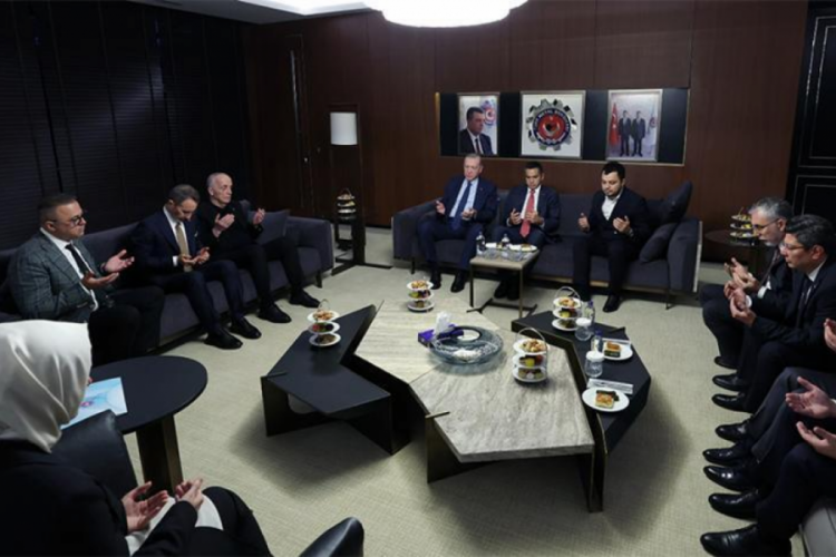 Cumhurbaşkanı Erdoğan, Türk Metal Sendikası'na taziye ziyaretinde bulundu