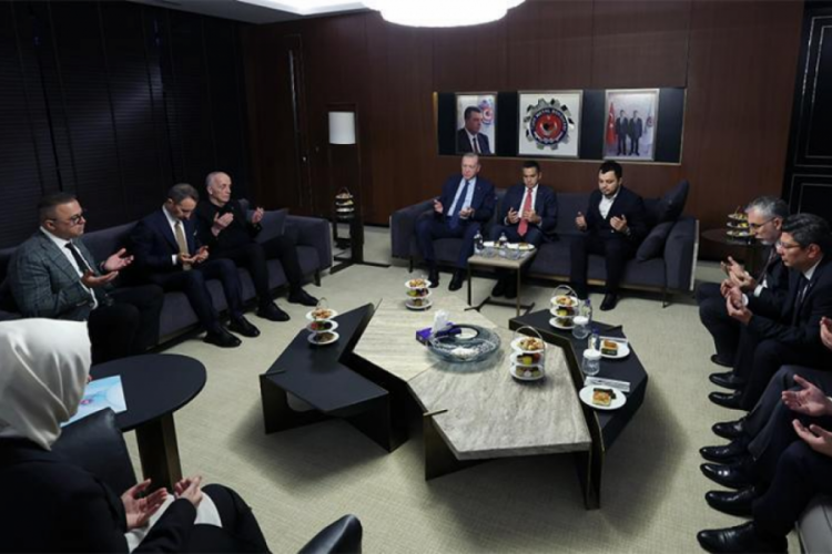 Cumhurbaşkanı Erdoğan, T&uuml;rk Metal Sendikası'na taziye ziyaretinde bulundu
