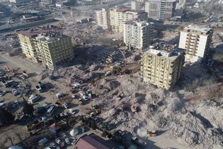 Depremde 103 kişi hayatını kaybetmişti: "Yıkılan apartmanda demir yoktu"