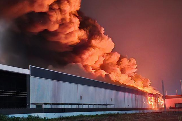 Adana'daki fabrika yangını kontrol altına alındı