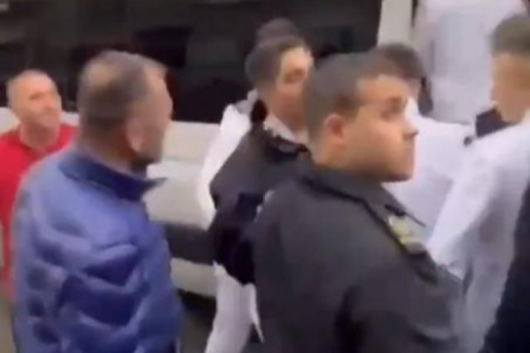 &Ouml;zel servis kiralayan &uuml;niversite &ouml;ğrencileri darp edildi!