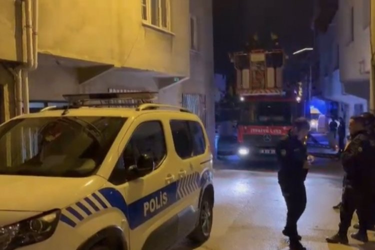 Bursa'da tartıştığı ailesini bı&ccedil;akla rehin aldı
