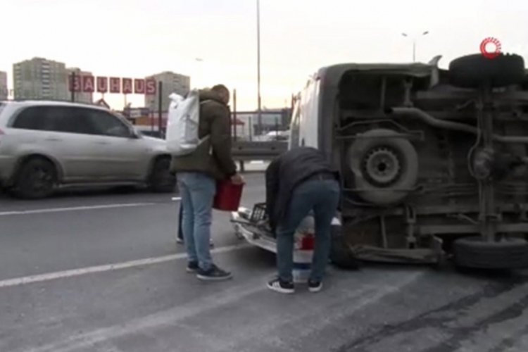 İş&ccedil;i servisi devrildi: 13 yaralı