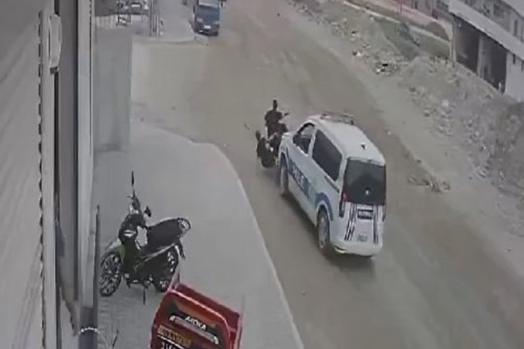 'Dur' ihtarına uymadı, polis &ccedil;arparak durdurdu
