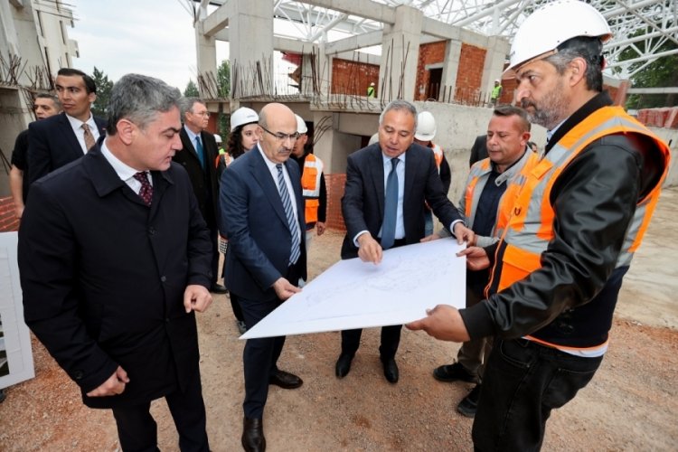Bursa Valisi Demirtaş, Havuzlu Park'ın yenilenme sürecini gözlemledi