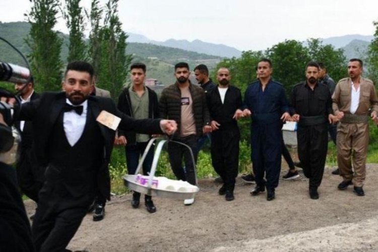 Fenomen &ccedil;aycı kendi d&uuml;ğ&uuml;n&uuml;nde &ccedil;ay dağıttı!