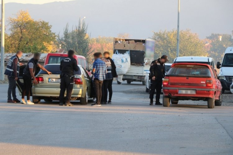 Erzincan'da toplam 18 yıl kesinleşmiş hapis cezası bulunan 15 aranan şahıs yakalandı