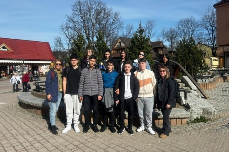 Bursalı öğrenciler Polonya'da iklim sorununa çözüm aradı
