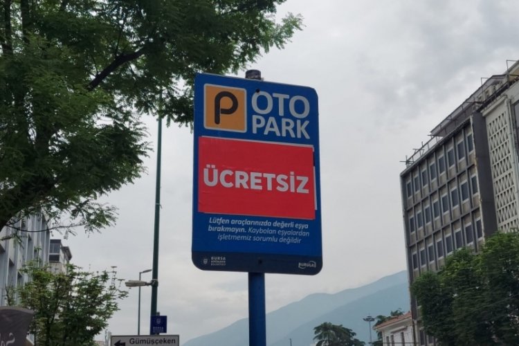 Bursa'da Parkomat tabelalarına &uuml;cretsiz yazısı asıldı! Uygulama resmen başladı&nbsp;