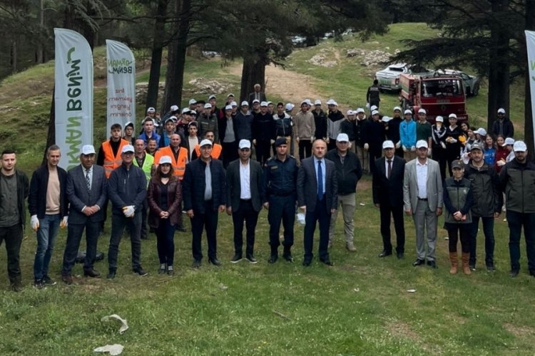 Orhangazi'de&nbsp;protokol&uuml;n katılımı ile ''Orman Benim'' etkinliği yapıldı