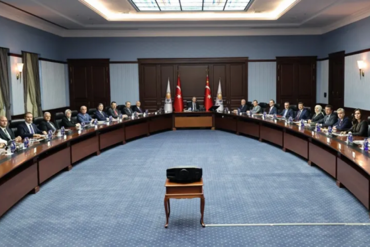 AK Parti'ye zarar verdiği s&ouml;ylenen 14 hesabın faaliyetleri sona mı eriyor?