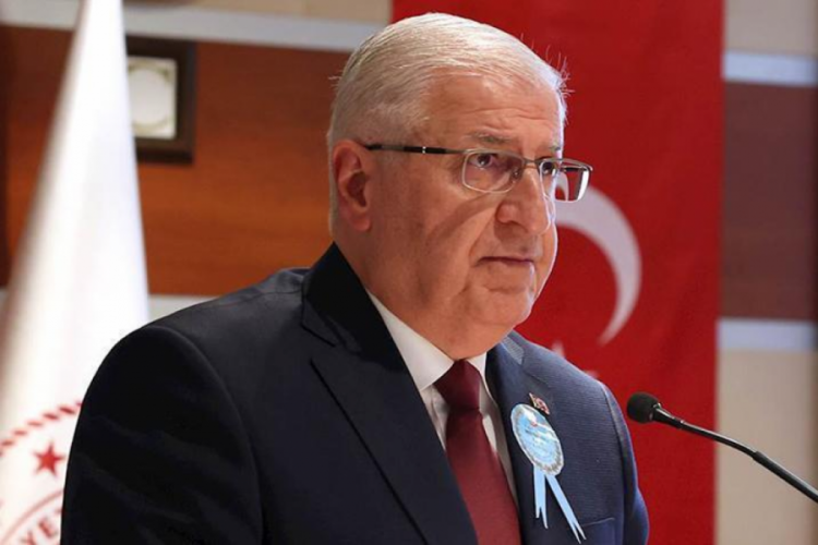 Milli Savunma Bakanı G&uuml;ler, Harita Genel M&uuml;d&uuml;rl&uuml;ğ&uuml;'n&uuml; ziyaret etti