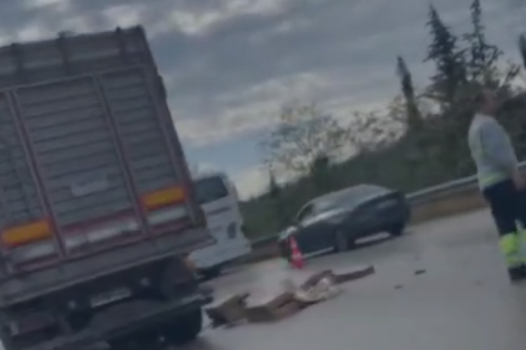 Bursa'da zincirleme kaza! Tırlar birbirine girdi