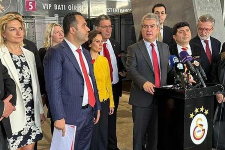 Galatasaray'da başkanlık se&ccedil;imi kızışıyor!