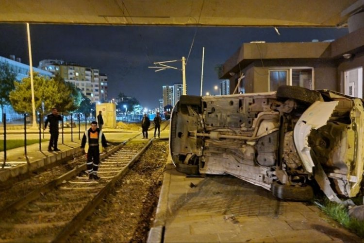 Kayseri'de yolcu treni ile otomobil &ccedil;arpıştı!