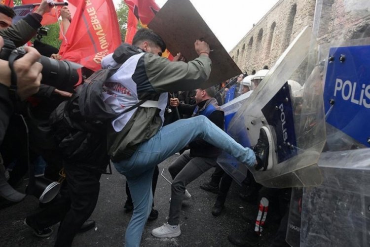 İstanbul'daki 1 Mayıs g&ouml;sterilerinde polise saldıran 65 kişi adliyede