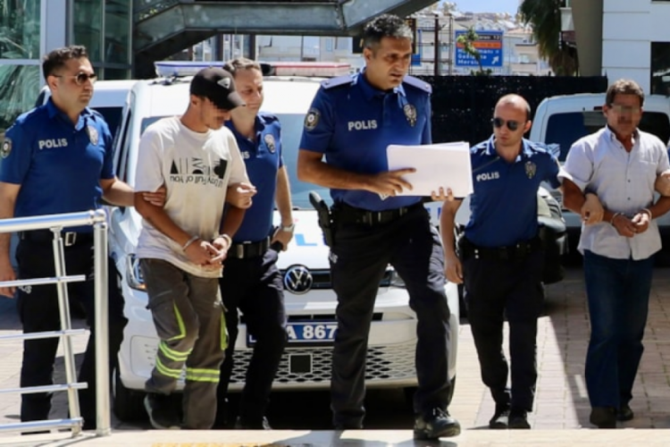 &Ouml;ğrenci servisine demir sopayla saldırmışlardı, serbest bırakıldılar