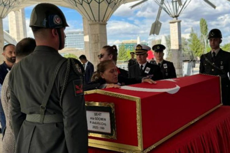 Şehit Astsubay Ata G&ouml;&ccedil;men son yolculuğuna uğurlandı