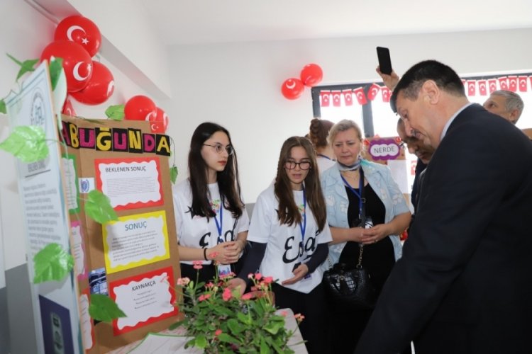 Emir Sultan Anadolu Lisesi'nde T&Uuml;BİTAK Bilim Fuarı d&uuml;zenlendi