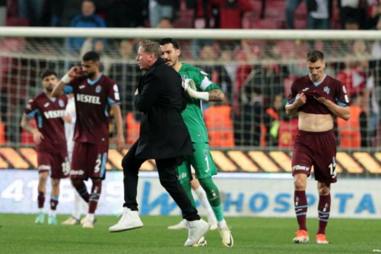 Ma&ccedil; sonunda ortalık gerildi! Uğurcan &Ccedil;akır ile Markus Gisdol arasında gerginlik