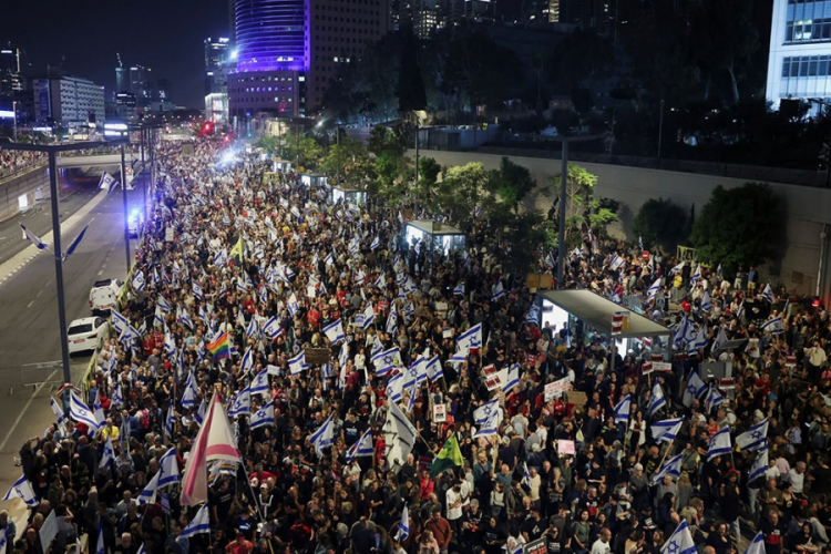 İsrail'de on binlerce kişi sokağa çıktı