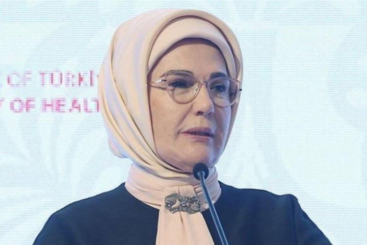 Emine Erdoğan'dan 'Ebeler G&uuml;n&uuml;' paylaşımı